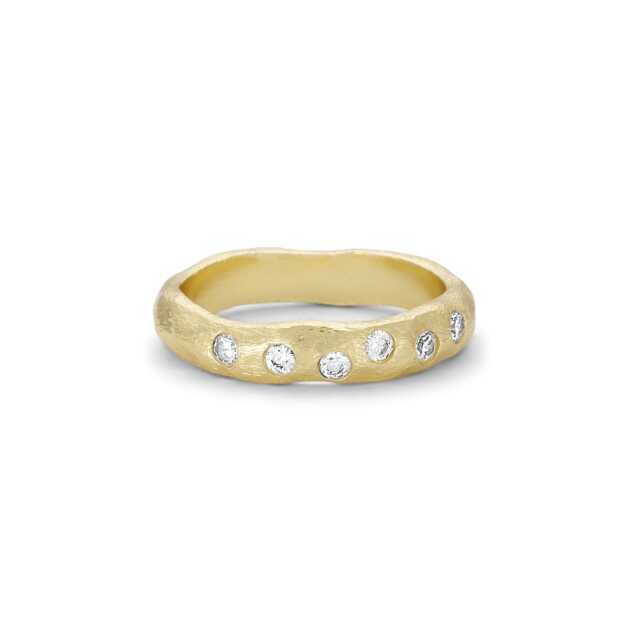 Lyra ring
